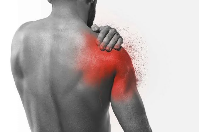 Illustration of a person holding a shoulder, with the shoulder area highlighted in red.